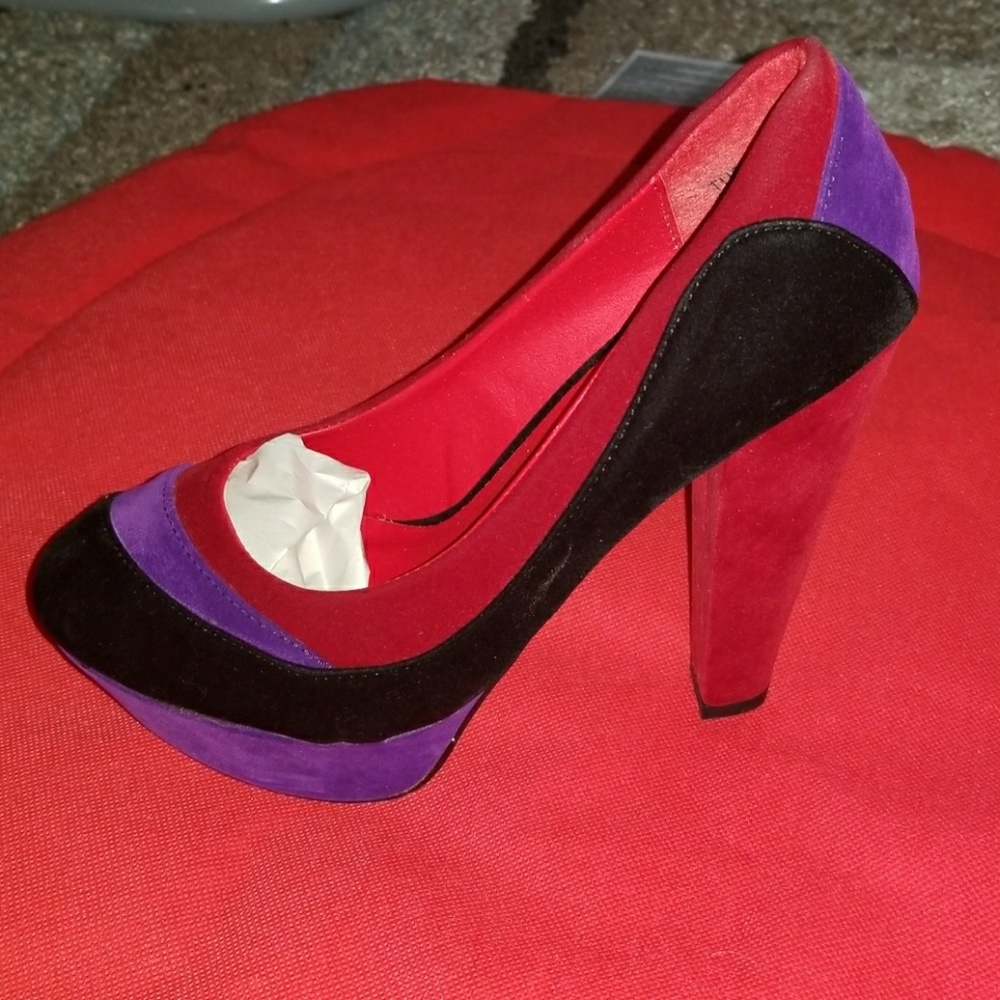 Heels - Picture 2 of 4